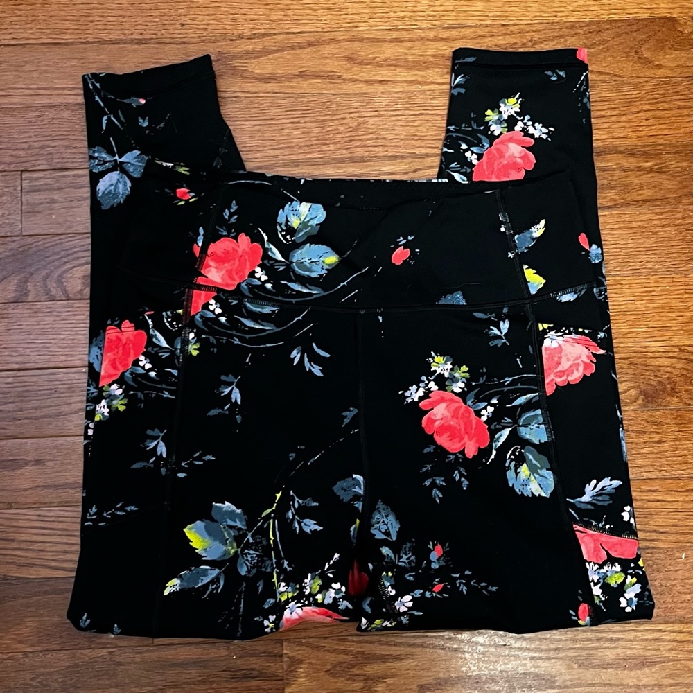 VSX Essential High-Rise Pocket Legging with floral pattern. - Picture 10 of 10